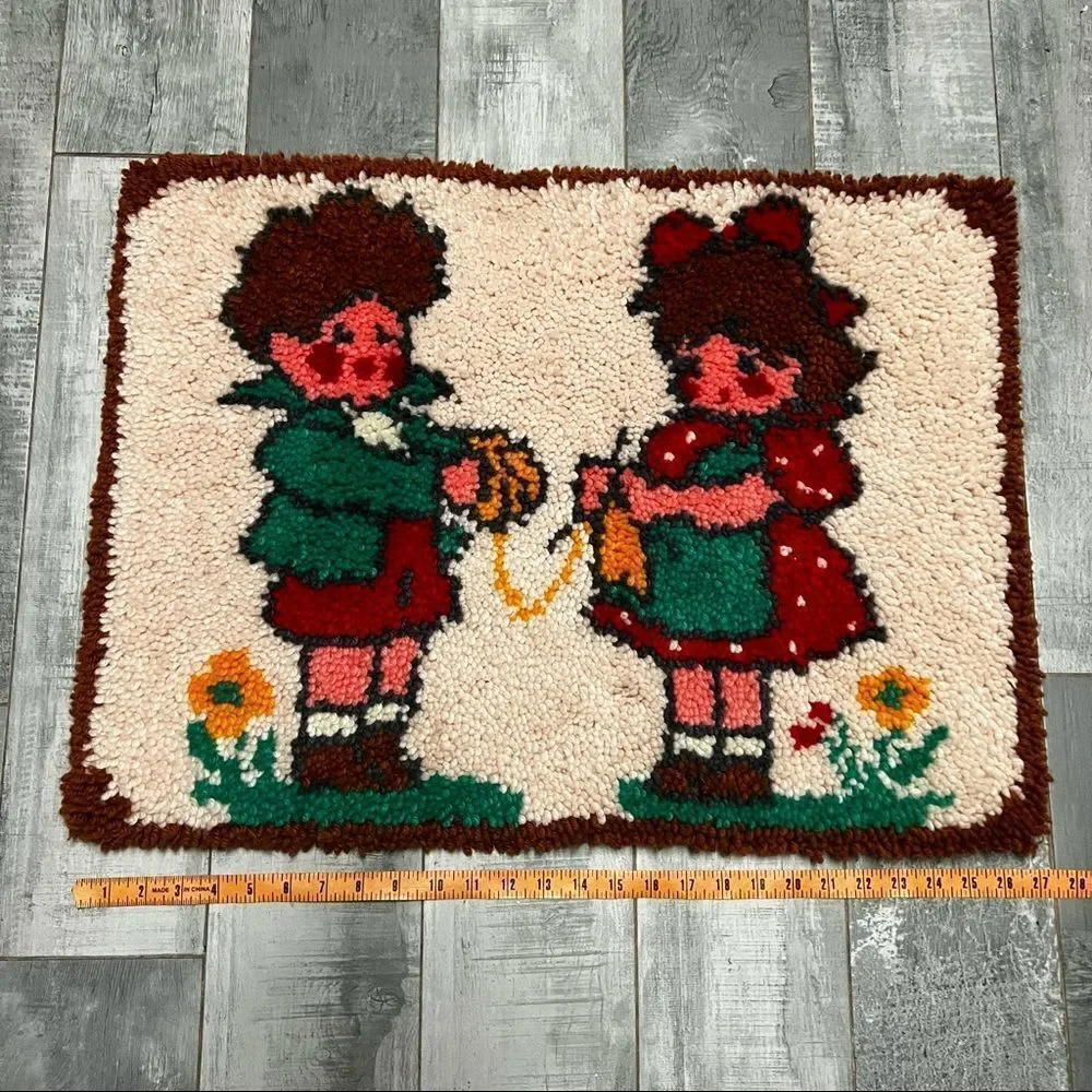 Vtg 70s Rug shaggy 28” Large grandma latch hook Boy Girl Knitting hanging art